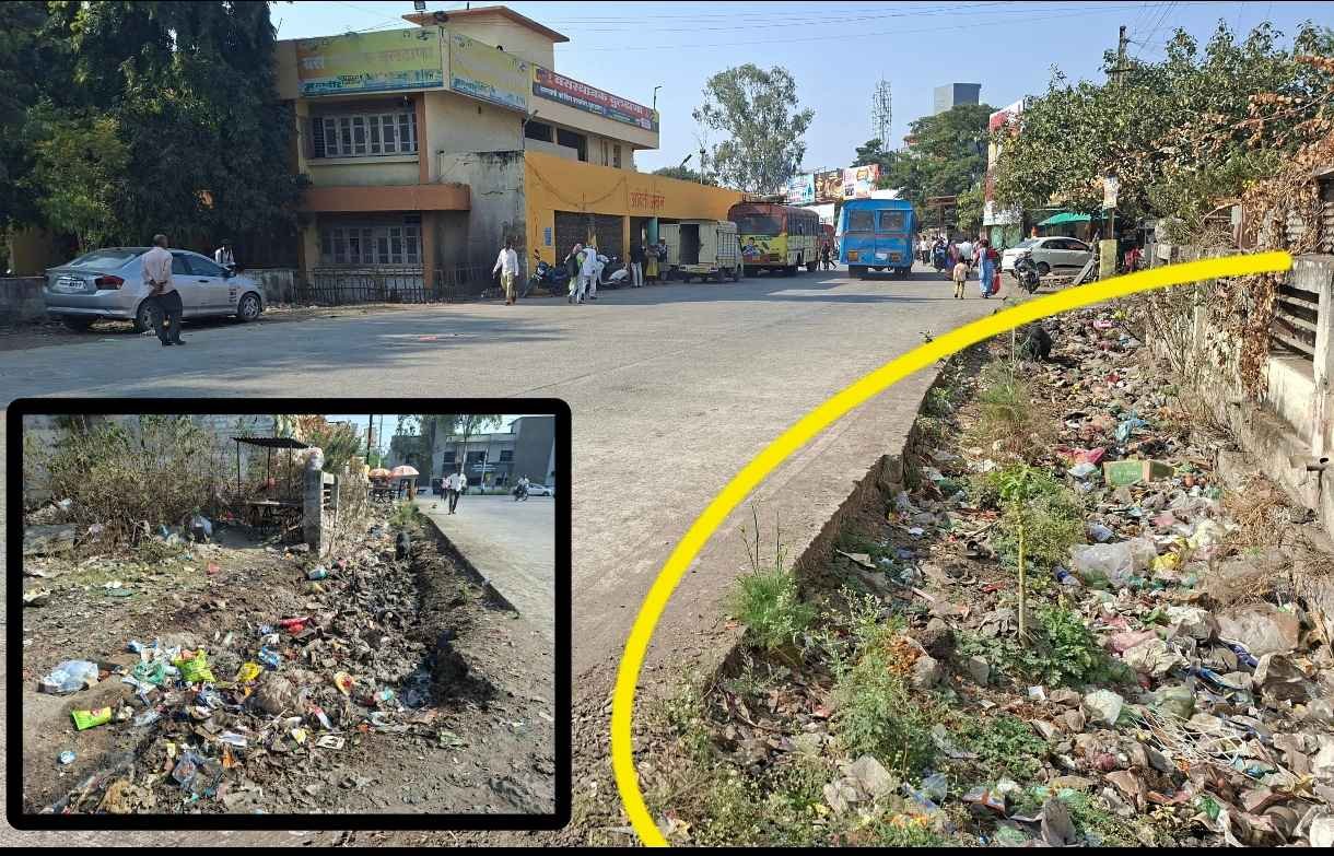 ‘दुर्गंधीचा’ शाही थाट! बुलढाणा बस स्थानकाच्या प्रवेशद्वारावरील चित्र