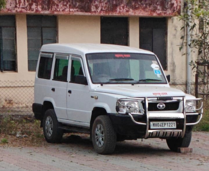 विचित्र कार्यपद्धत! “डीआयओं”चे शासकीय वाहन धूळखात?
