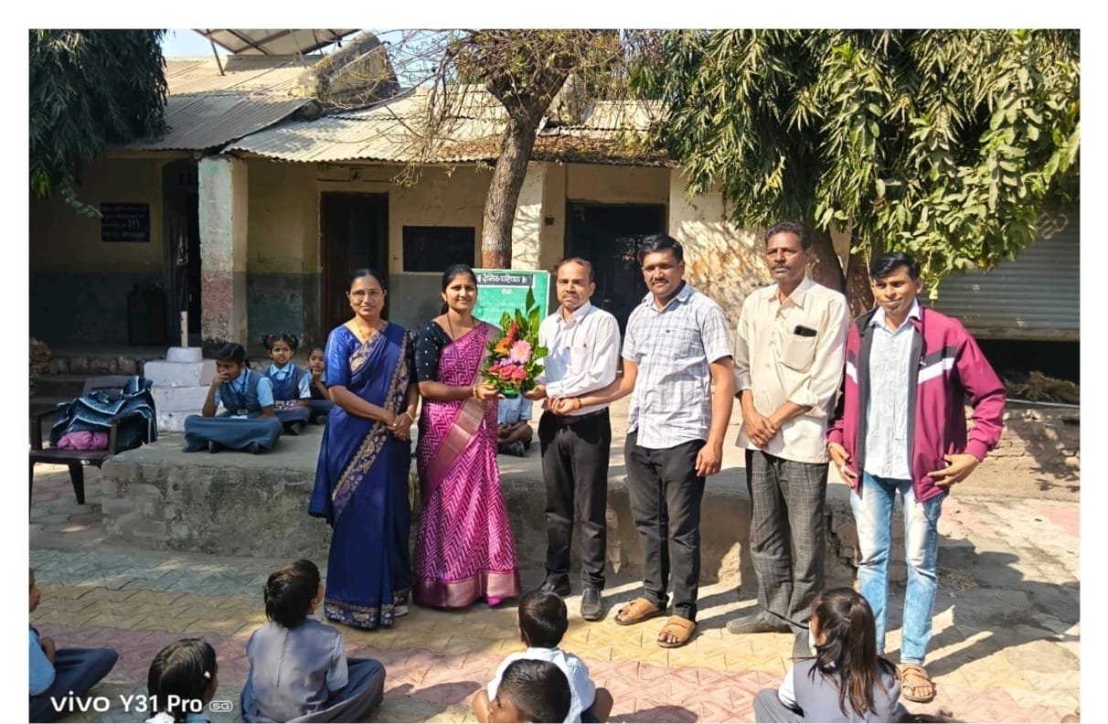 विज्ञान प्रदर्शनात जि.प.शाळा डोंगरखंडाळाच्या शिक्षक सय्यद जमिल यांची बाजी