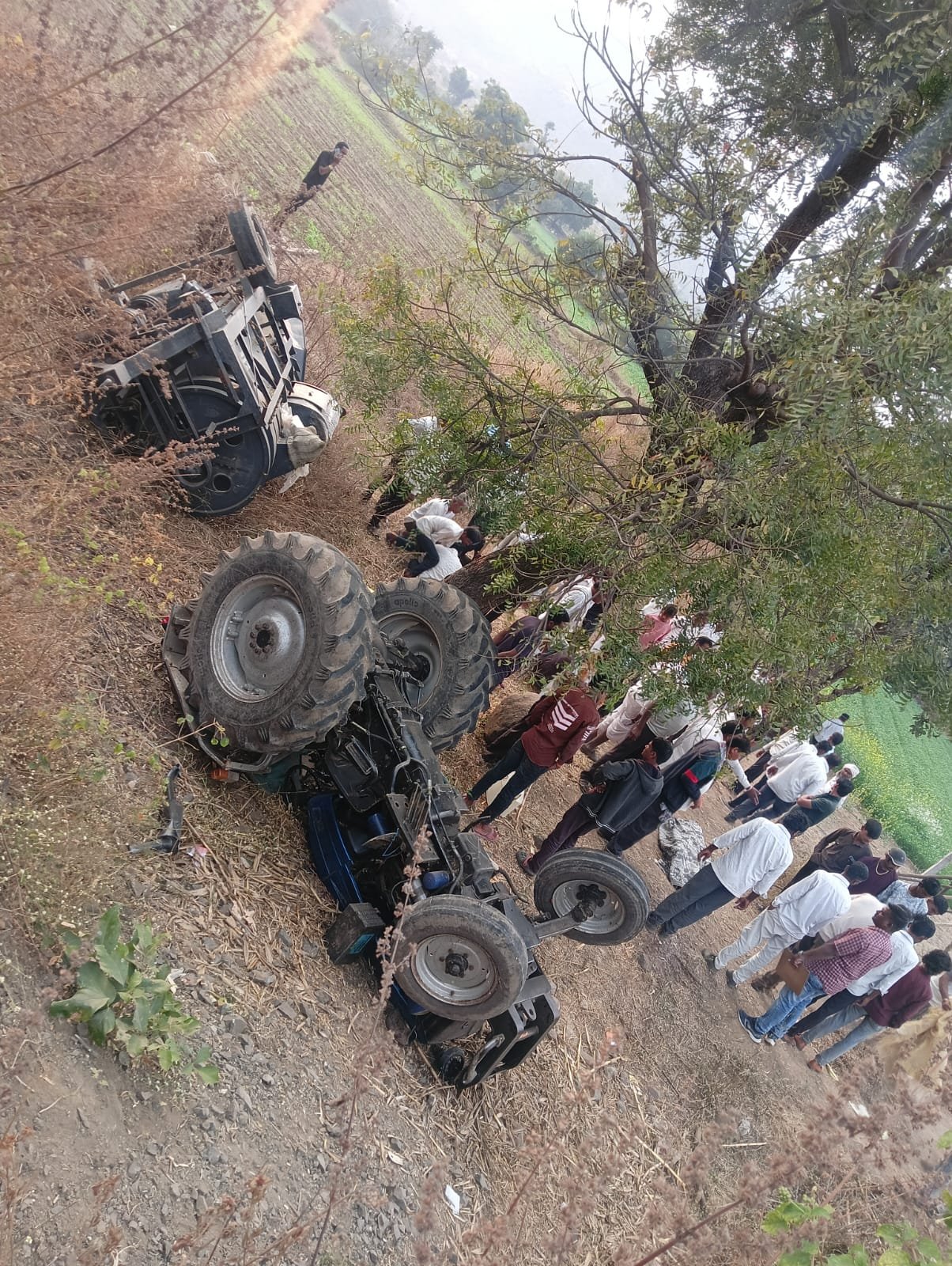 मोताळा : ट्रॅक्टरखाली दबून एका युवकाचा मृत्यू,तर दुसरा गंभीर