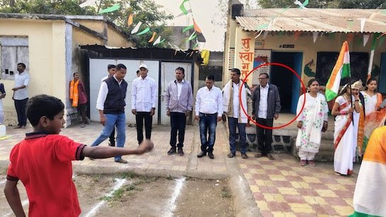 क्लेशदायक! ध्वजारोहण करतांना मुख्याध्यापकांचा मृत्यू