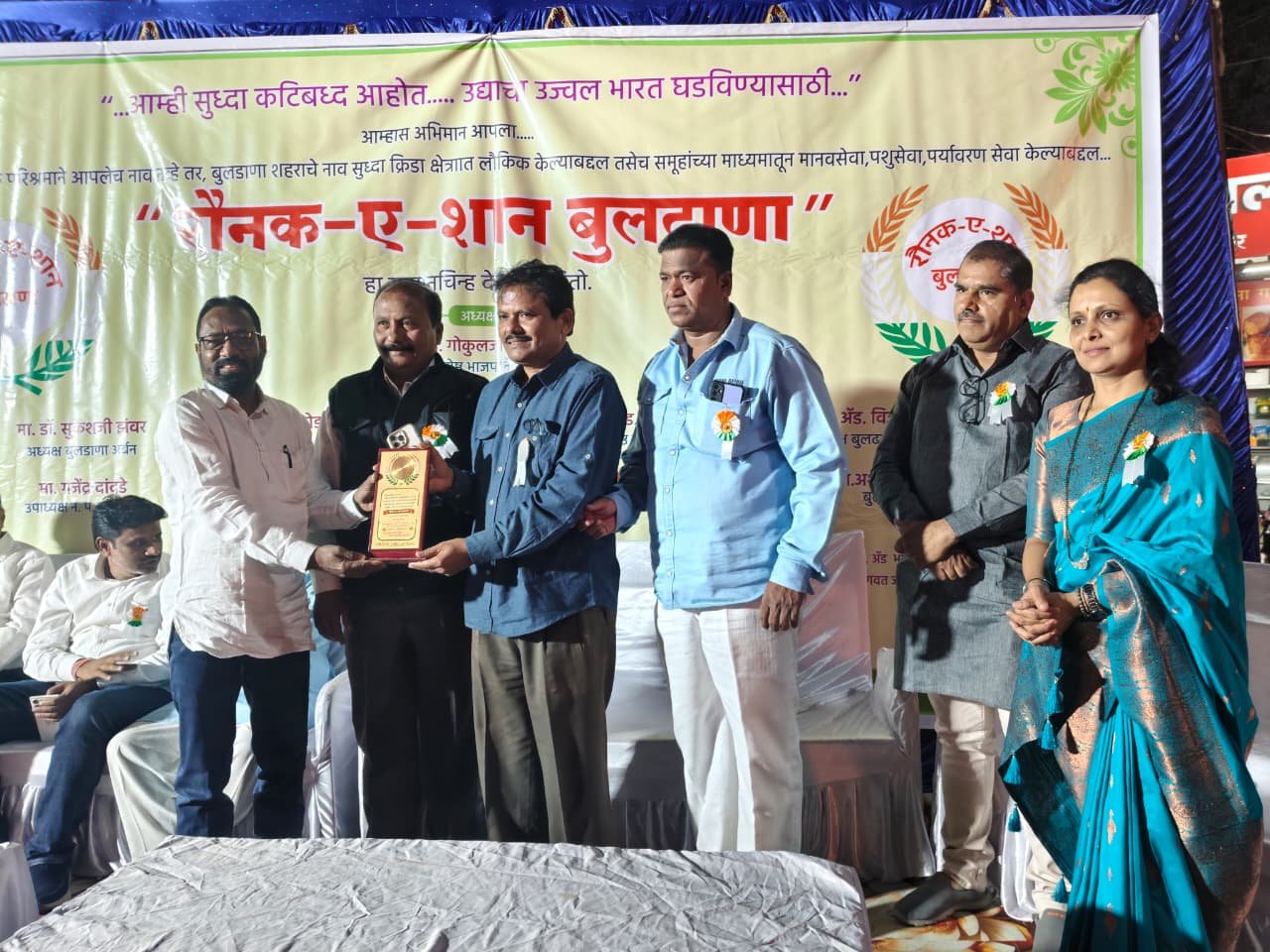 शिक्षक विष्णू धंदर ठरले “रौनक-ए-शान बुलढाणा”चे मानकरी