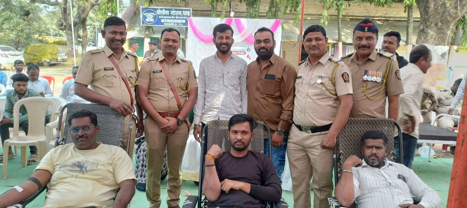 धाड पोलिसांच्या शिबिरात १५१ दात्यांचे रक्तदान