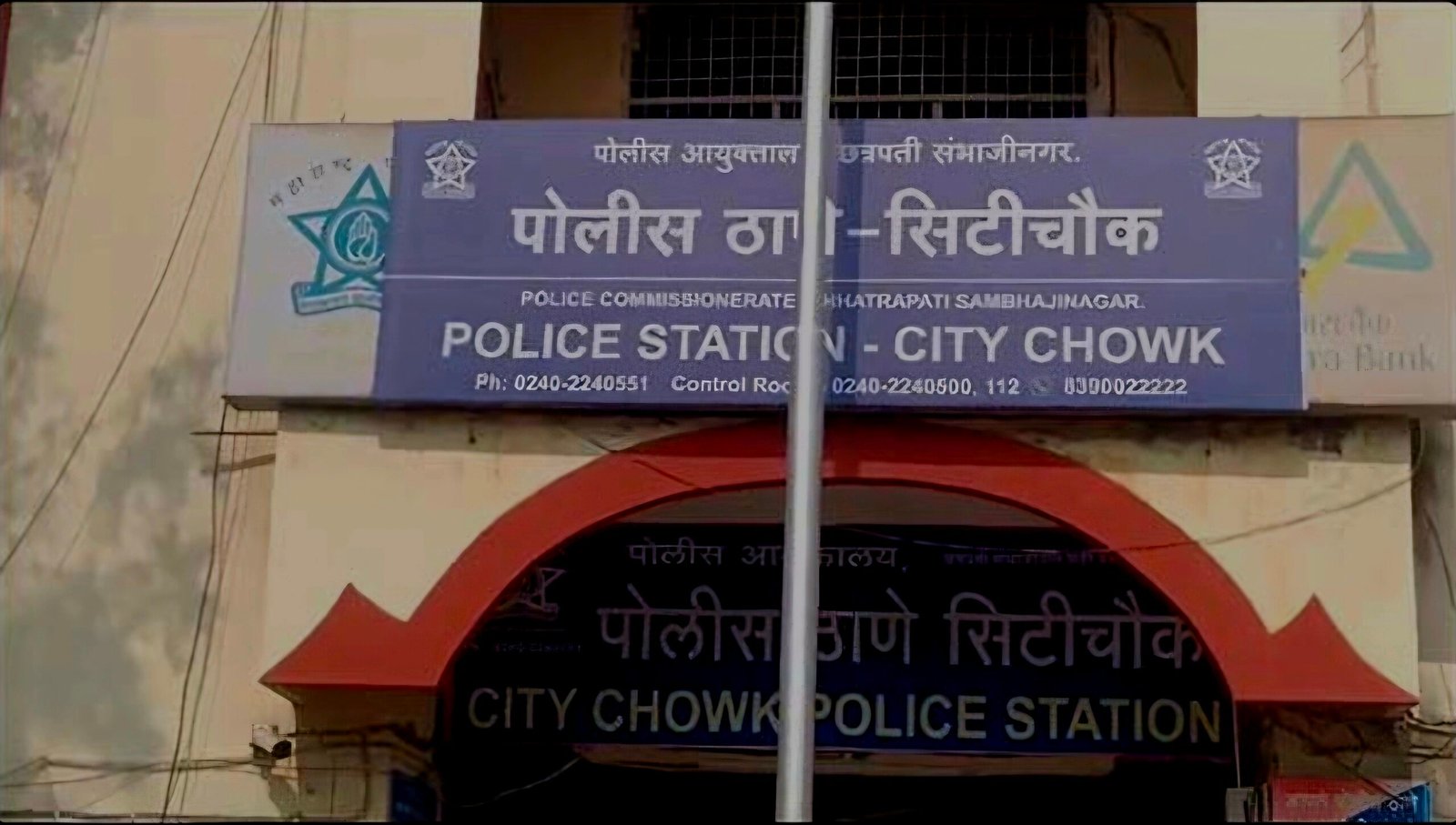 बापरे! “इनोवा”च्या डीक्कीत चार-चार म्हशी!