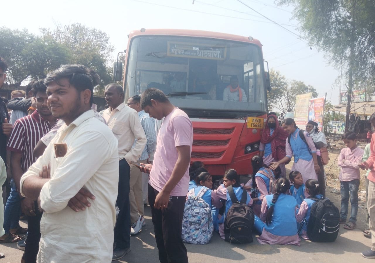 अंजनीच्या लेकींचा एल्गार: घाटबोरी ते मेहकर मार्गावरील वाहतूक पूर्णपणे ठप्प