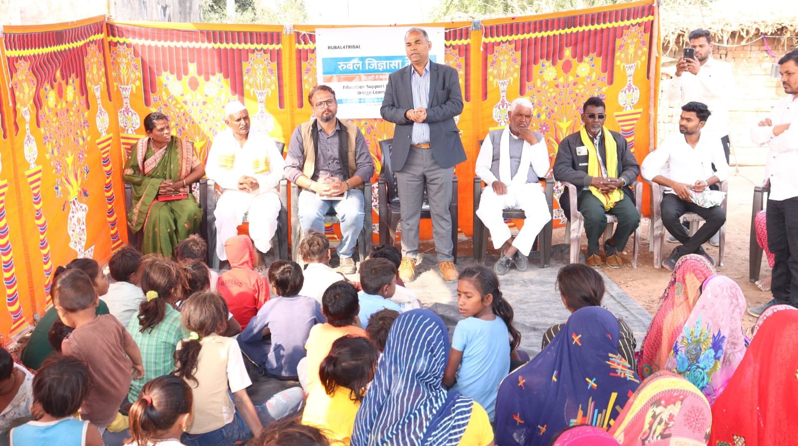 कौतूकास्पद : विटभट्टीवरील ३२ मुलांना खूली झाली शिक्षणाची दारे!