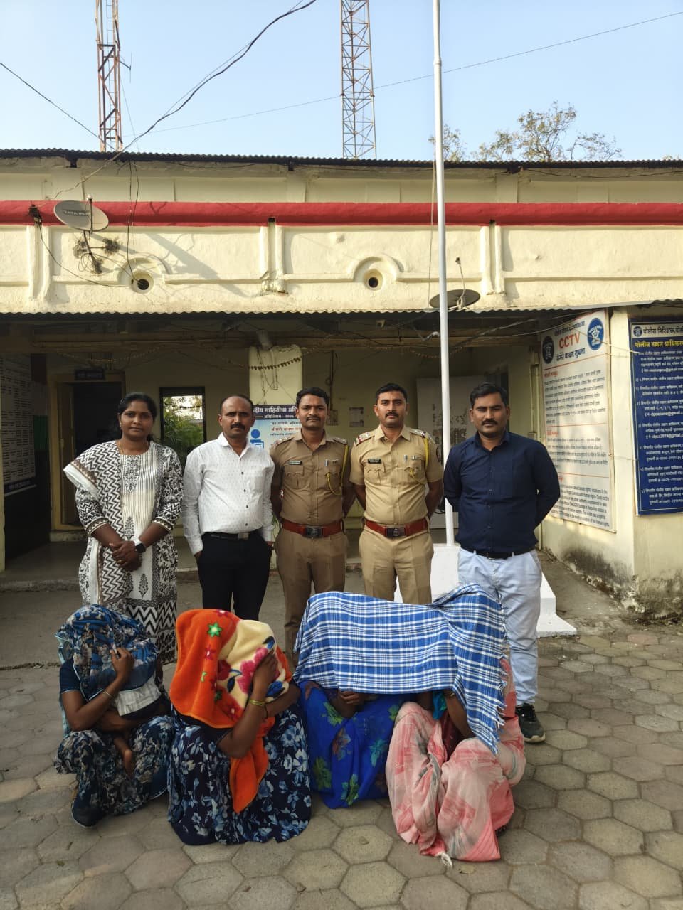 बसमधून दागिने लांबविणारी महिलांची आंतरराज्यीय टोळी जेरबंद