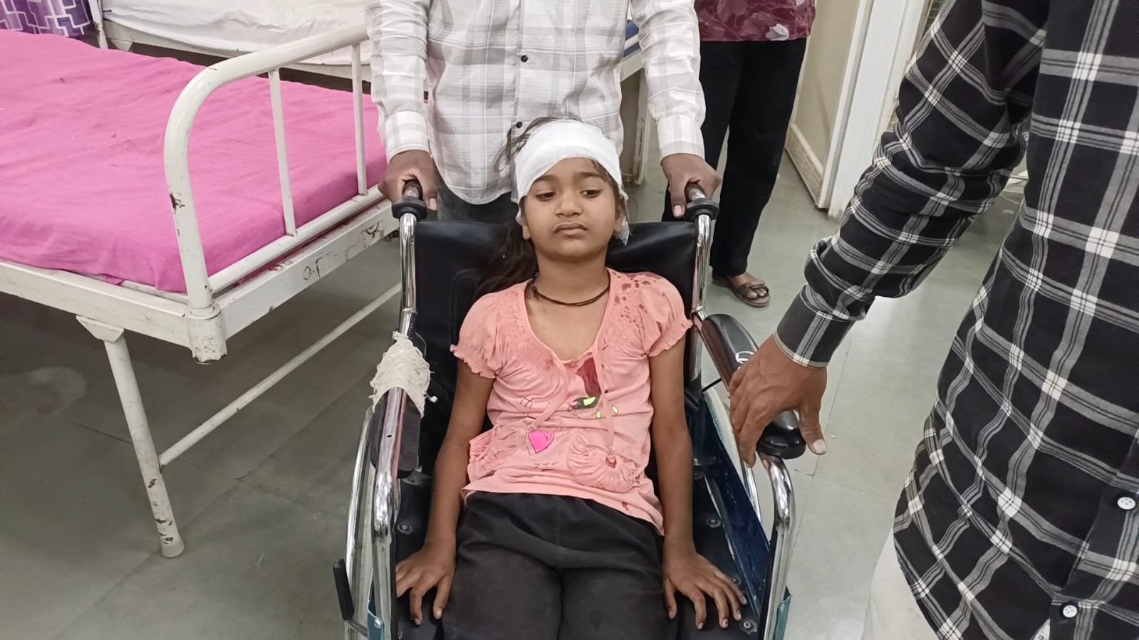 भीषण अपघात: शाळकरी मुलांच्या “इको” आणि बुलेटमध्ये धडक