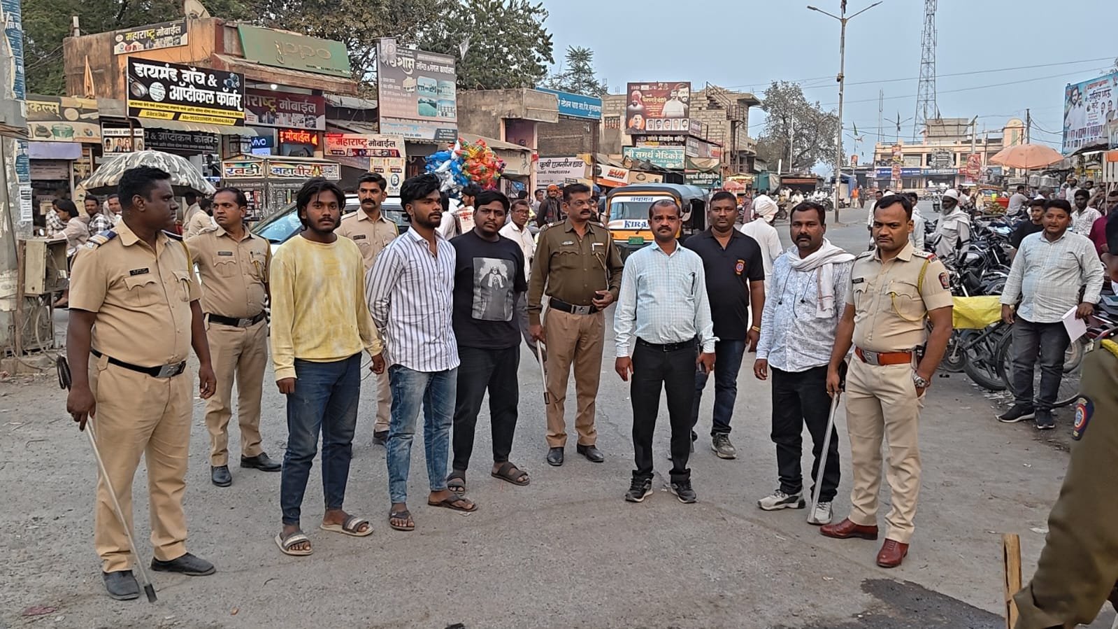 धाडवासियांनी अनुभवला पोलिसांचा ‘सिंघम’अवतार