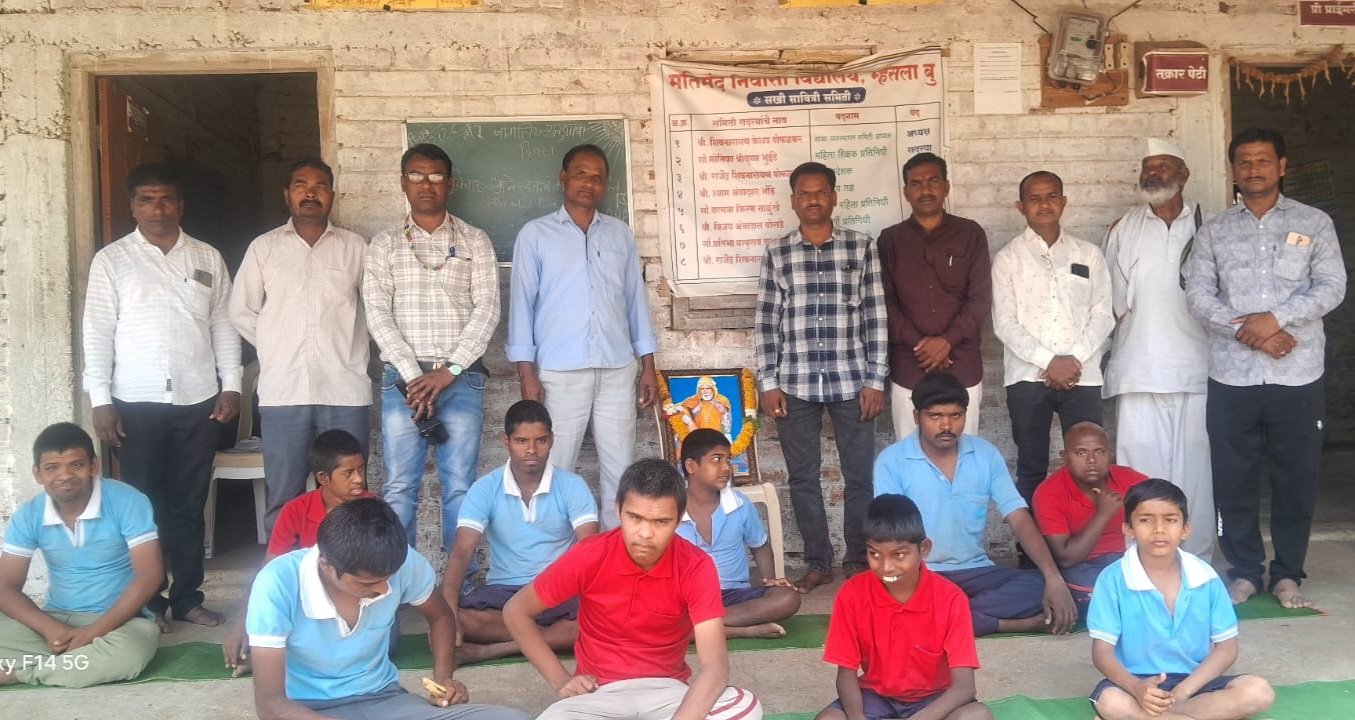 धाड: अंध-दिव्यांग विद्यार्थ्यांना फळवाटप करून राष्ट्रसंत गाडगे महाराजांना अभिवादन