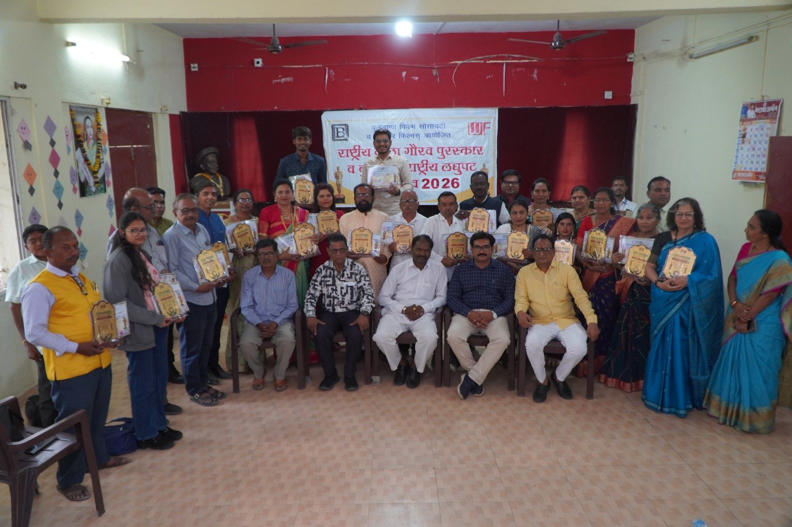 सर्वोत्कृष्ट चित्रपट व विविध क्षेत्रातील कर्तृत्ववानांना पुरस्काराचे वितरण