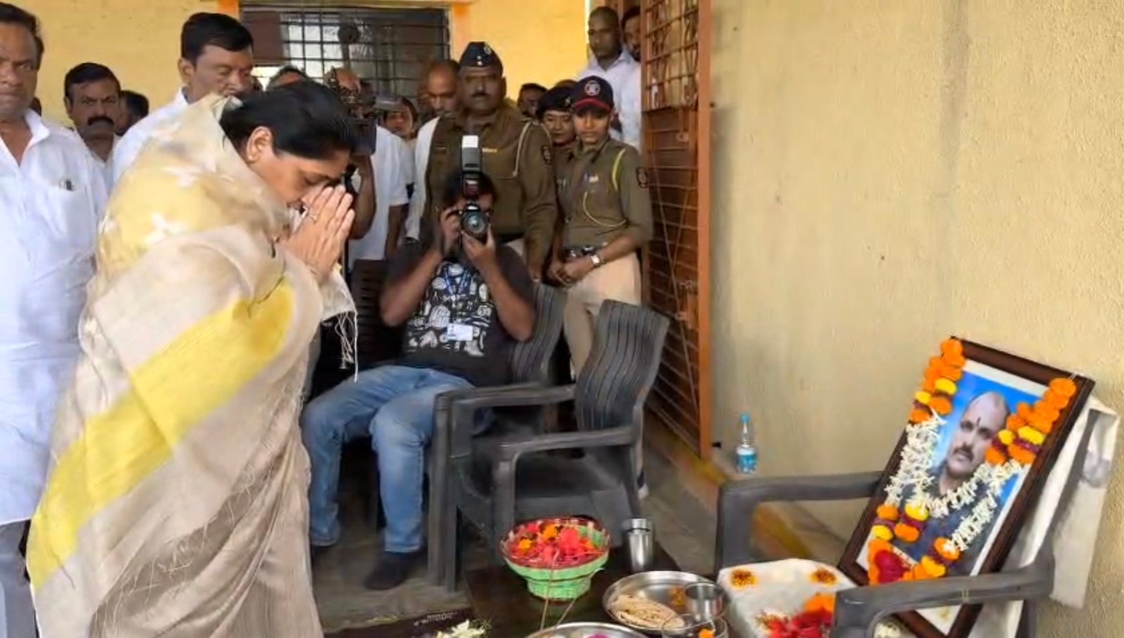 उपमुख्यमंत्री सुनेत्रा पवार यांनी साश्रू नयनांनी वाहिली विदीप जाधवांना श्रद्धांजली