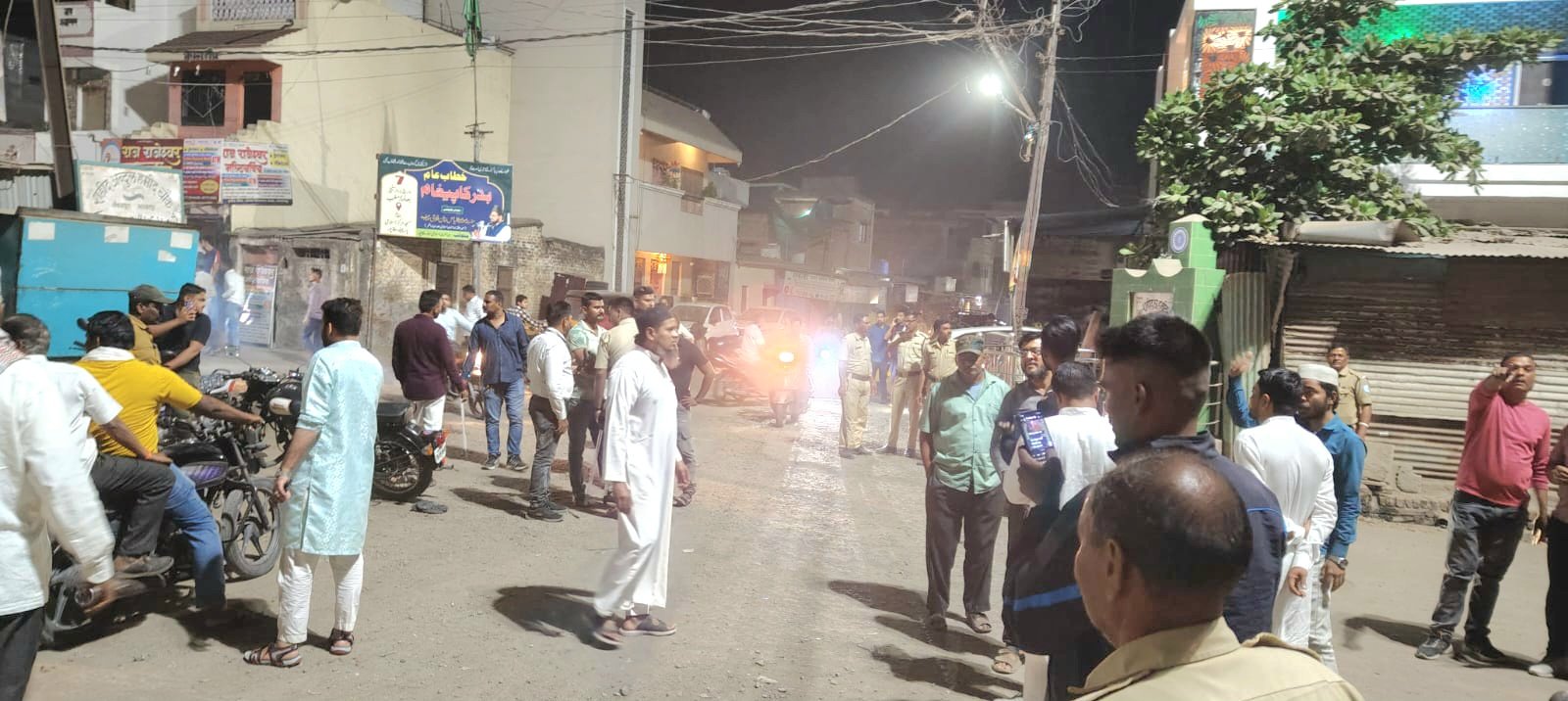 मलकापूर हादरले! अब्दुल हमीद चौकात तरुणावर लाठ्याकाठ्यांनी जीवघेणा हल्ला