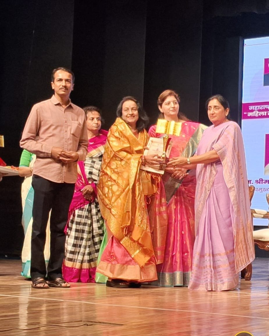 राज्य महिला आयोगाचा मानाचा ‘महिला गौरव पुरस्कार’ अ‍ॅड. वर्षा पालकर यांना प्रदान