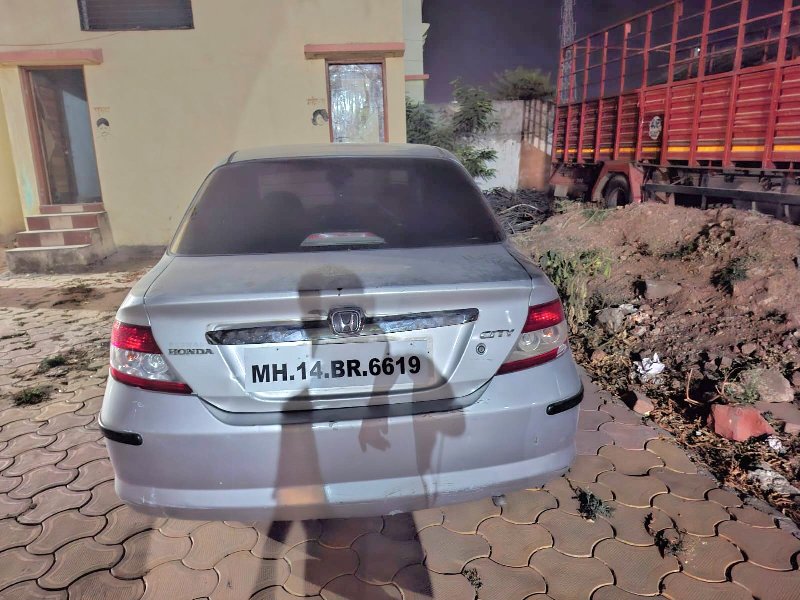 बुलढाण्यात ‘सिनेस्टाईल’ थरार! हायवेवर पाठलाग करून धाड पोलिसांनी बकरी चोरांची कार पकडली