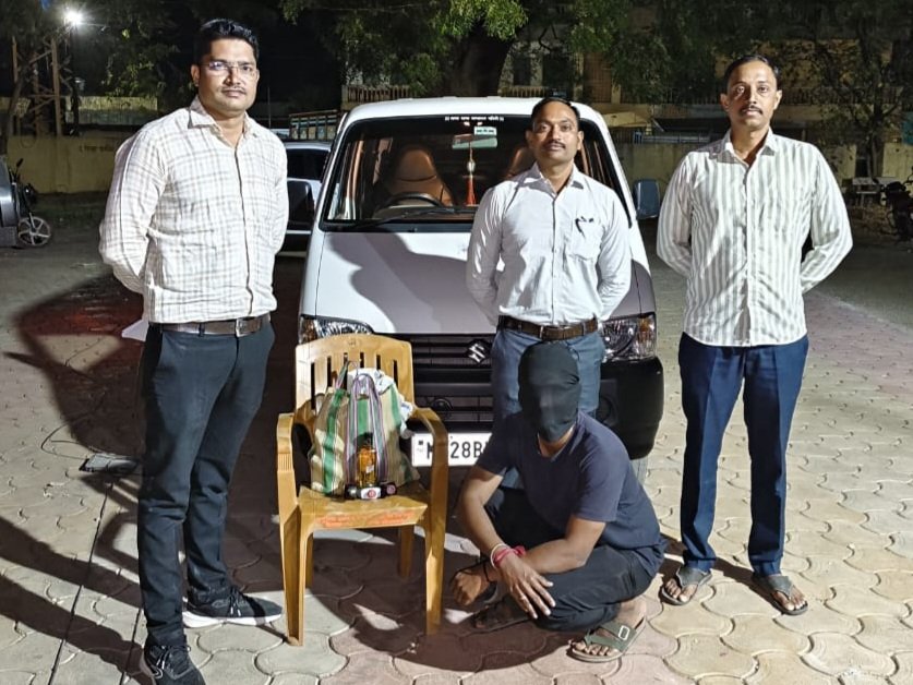 अमडापूर हद्दीत विदेशी दारूसाठ्यासह इको कार जप्त