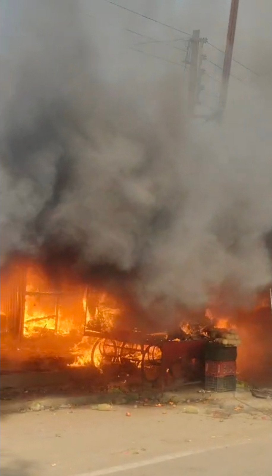 चिखली हादरले! जयस्तंभ चौक परिसरात भीषण आग