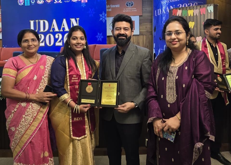 शब्दांच्या देव्हाऱ्यात फुलले स्वप्नांचे पारिजात: पत्रतपस्वी स्व.सोमनाथ सावळेंच्या कन्येची वैद्यकीय क्षेत्रात सुवर्णभरारी!